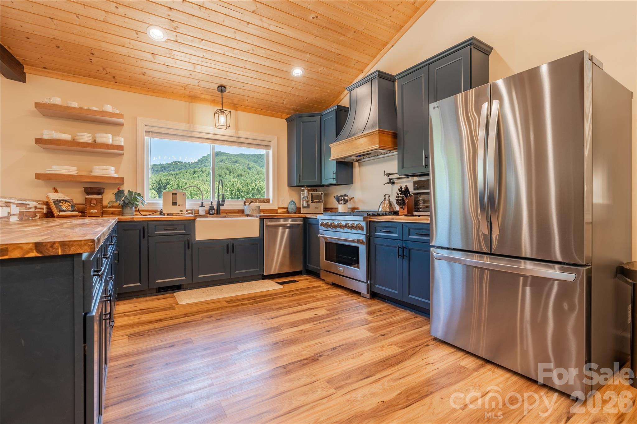 Custom Kitchen-Navy - 793 State Highway 197 South, Burnsville