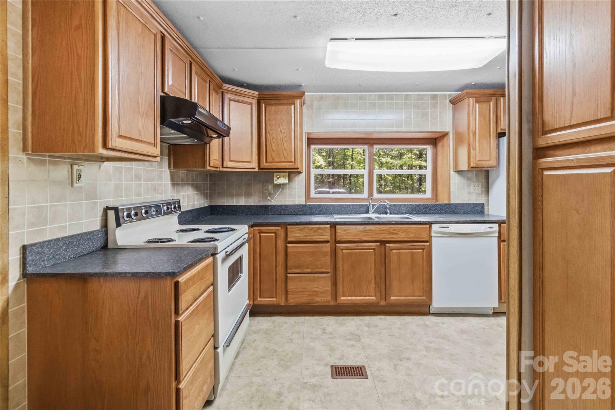 Single Family Residence at 2228 Lannie Lane, Rock Hill, photo 11 of 30