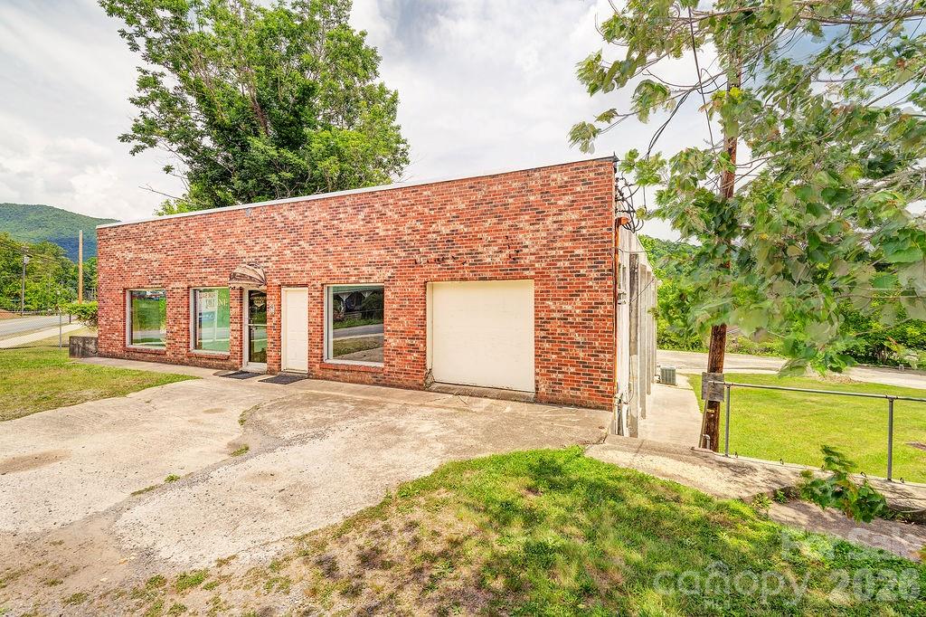 Single Family Residence at 1100-1104 Montreat Road, Black Mountain