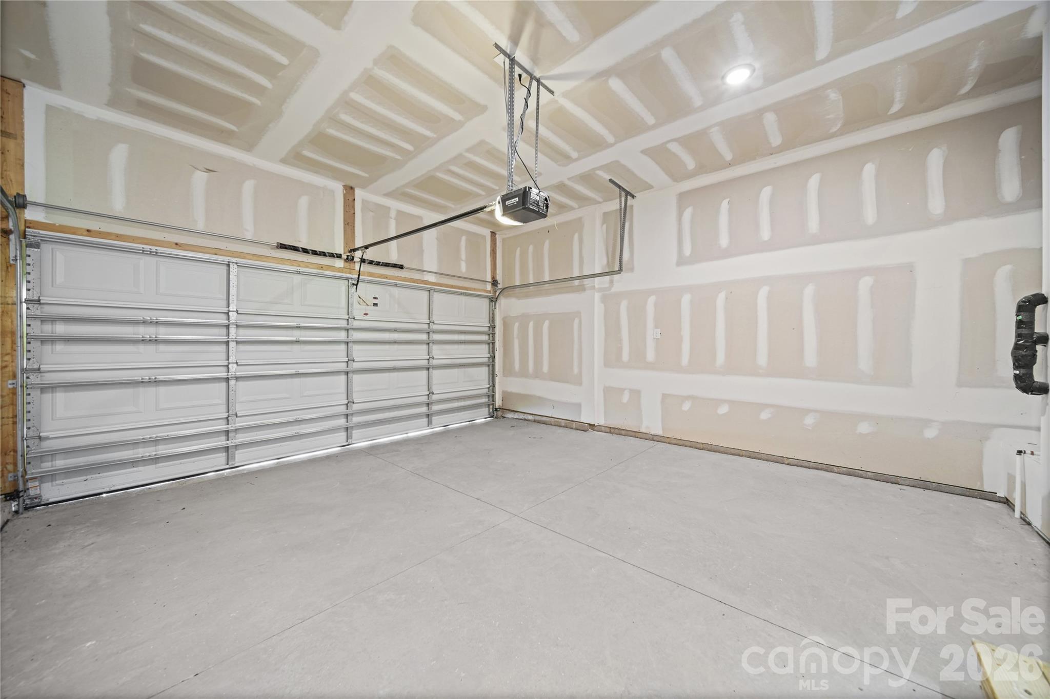 Large Garage - 470 Woodberry Drive, Mooresville