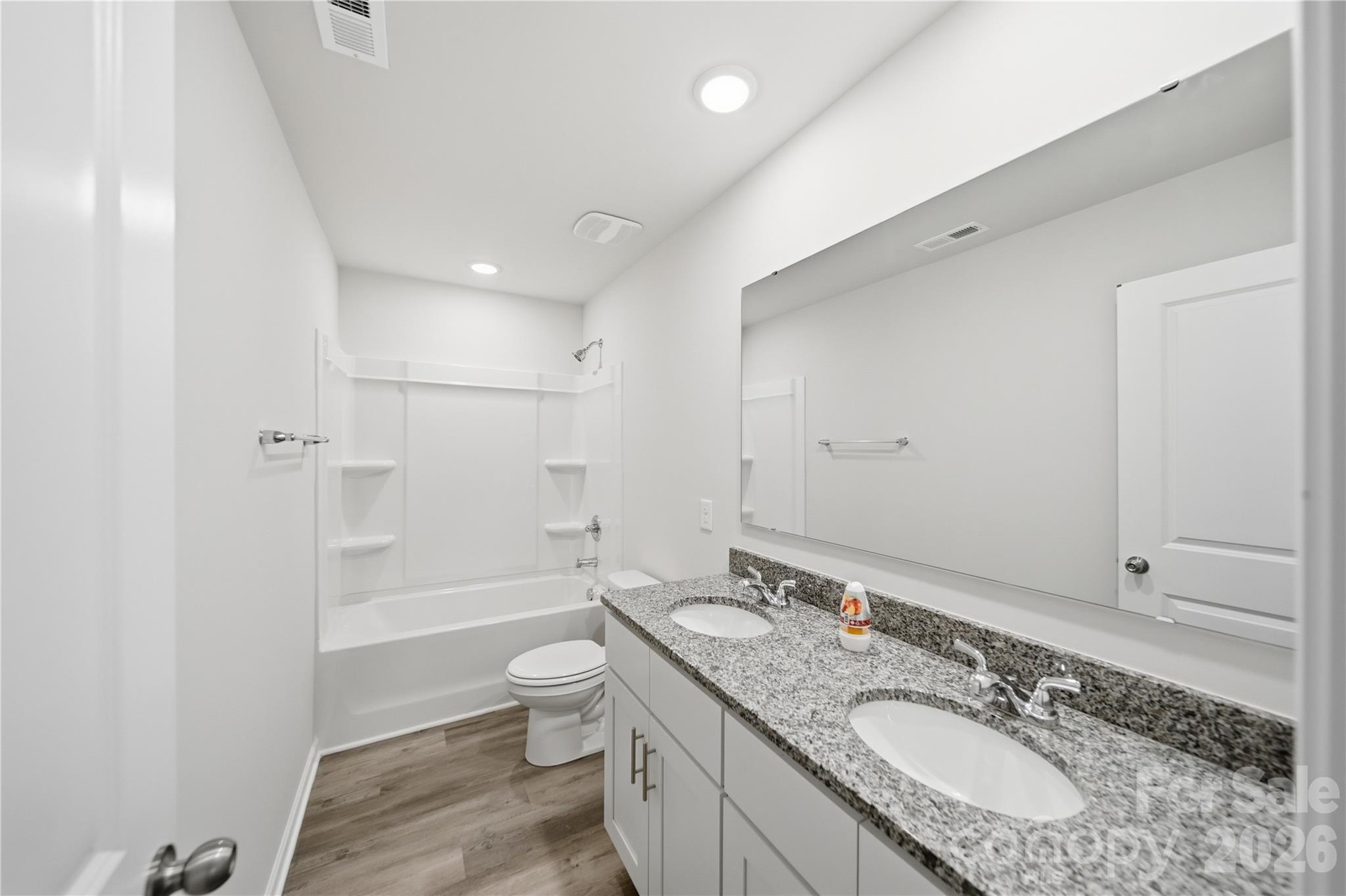 Guest Bath- 2 sinks - 470 Woodberry Drive, Mooresville