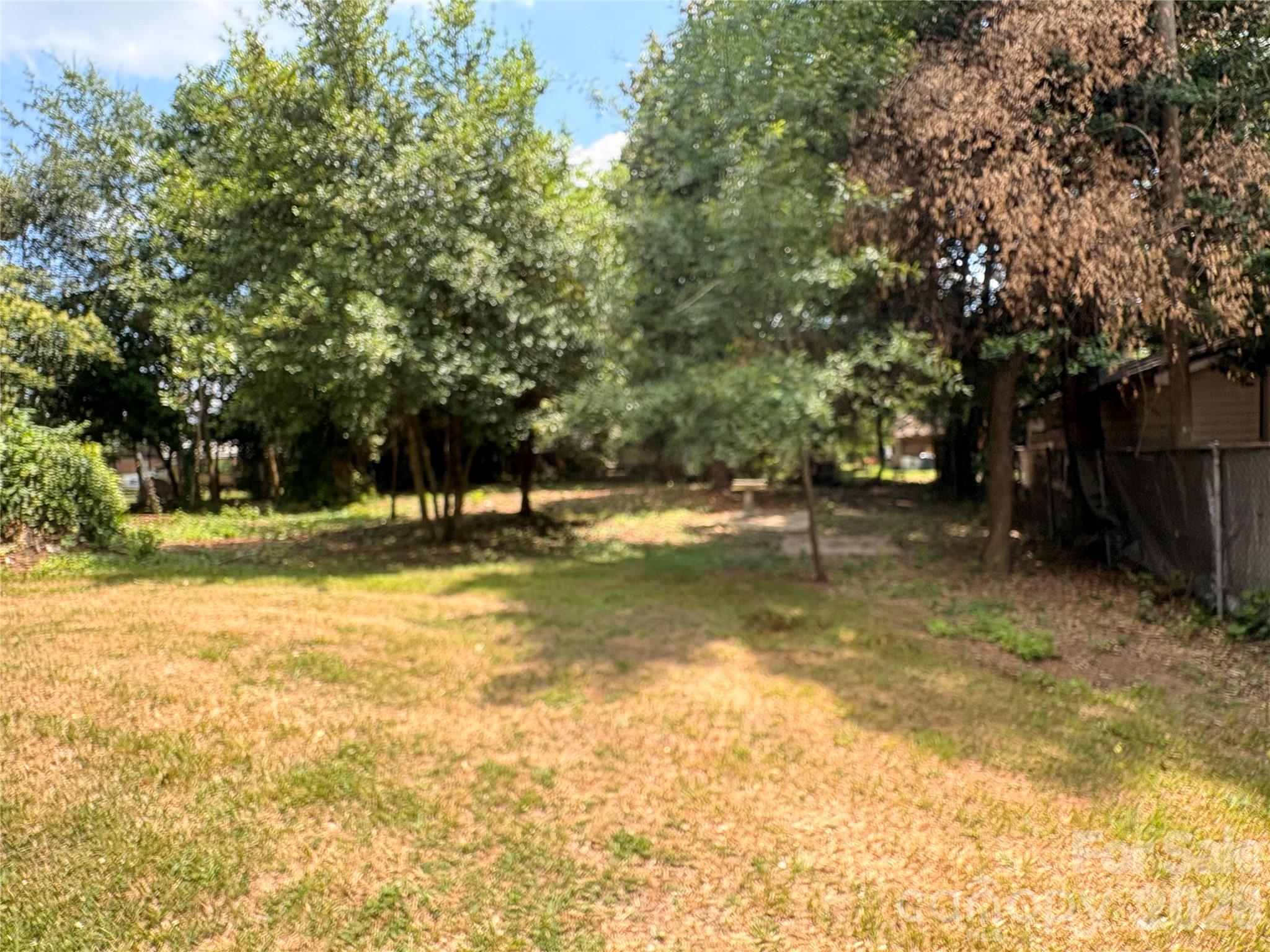Spacious back yard with mature trees. - 725 5th Avenue SW, Hickory