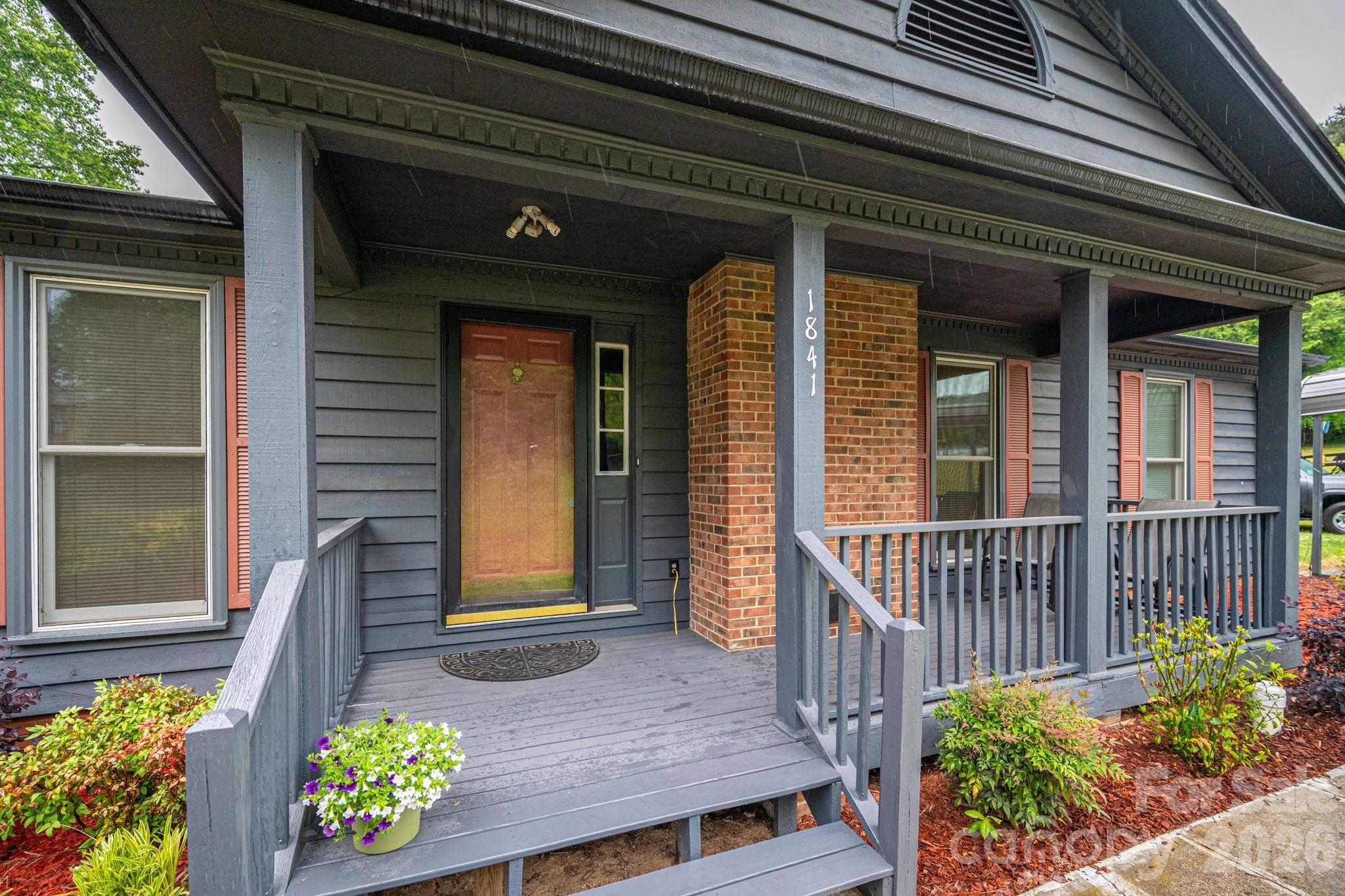 Single Family Residence at 1841 Oak Hollow Road, Gastonia, photo 4 of 25