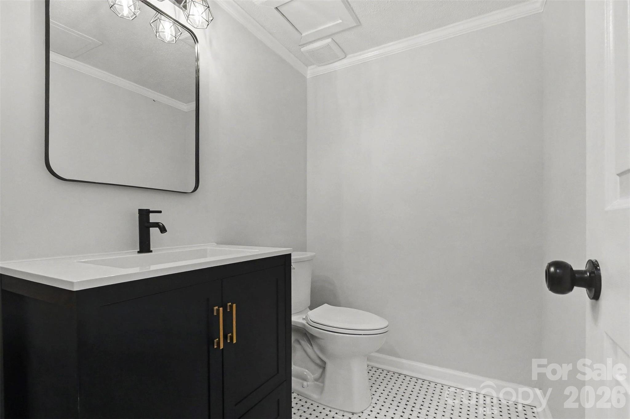 Main Floor Half Bath - 4108 Wimbledon Drive, Dallas