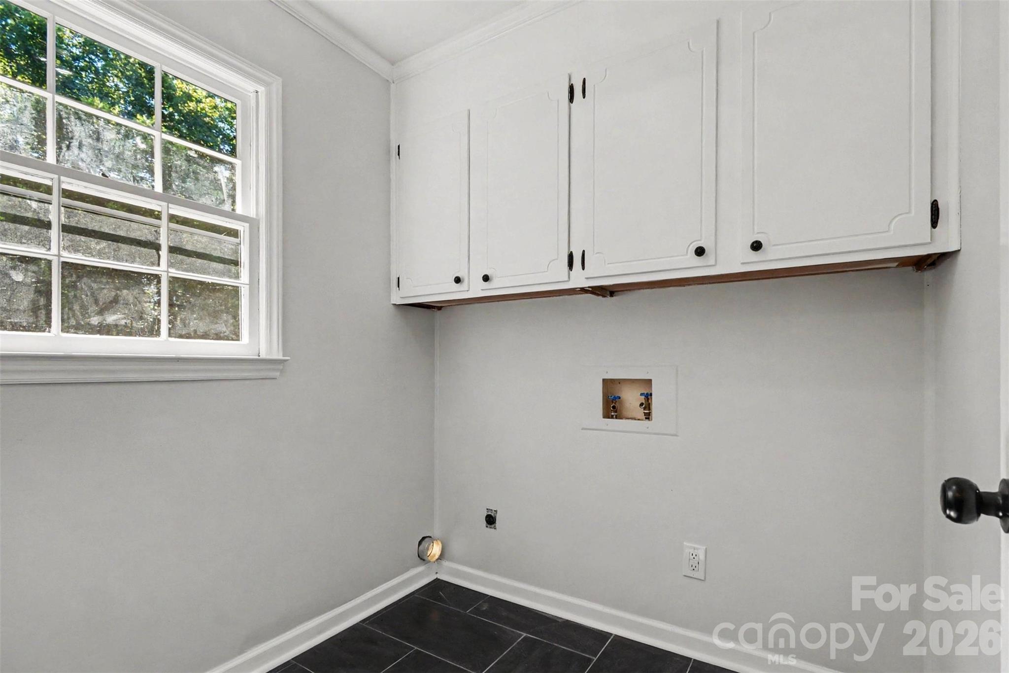 Laundry Room on Main Floor - 4108 Wimbledon Drive, Dallas