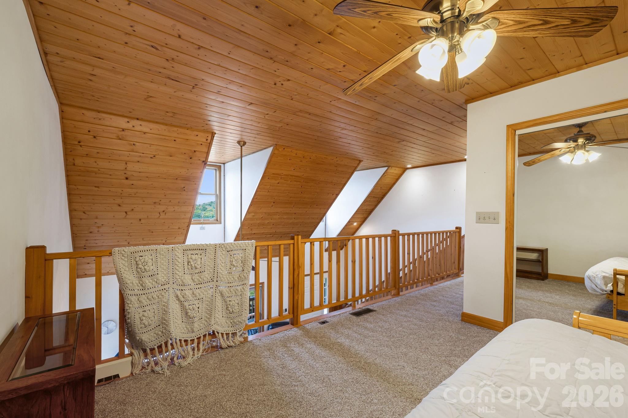 Loft - 299 Basswood Road, Hot Springs