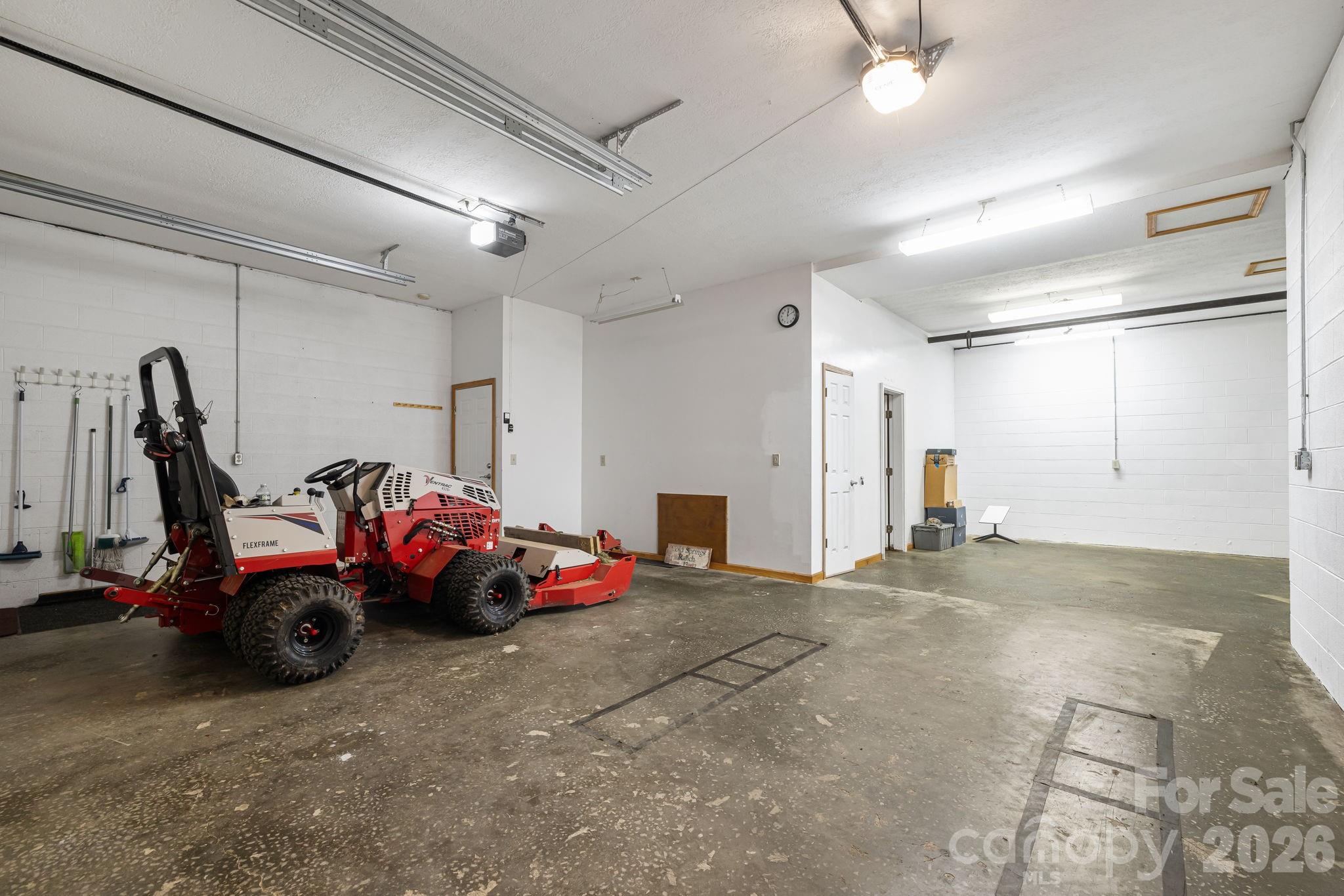 Garage - 299 Basswood Road, Hot Springs