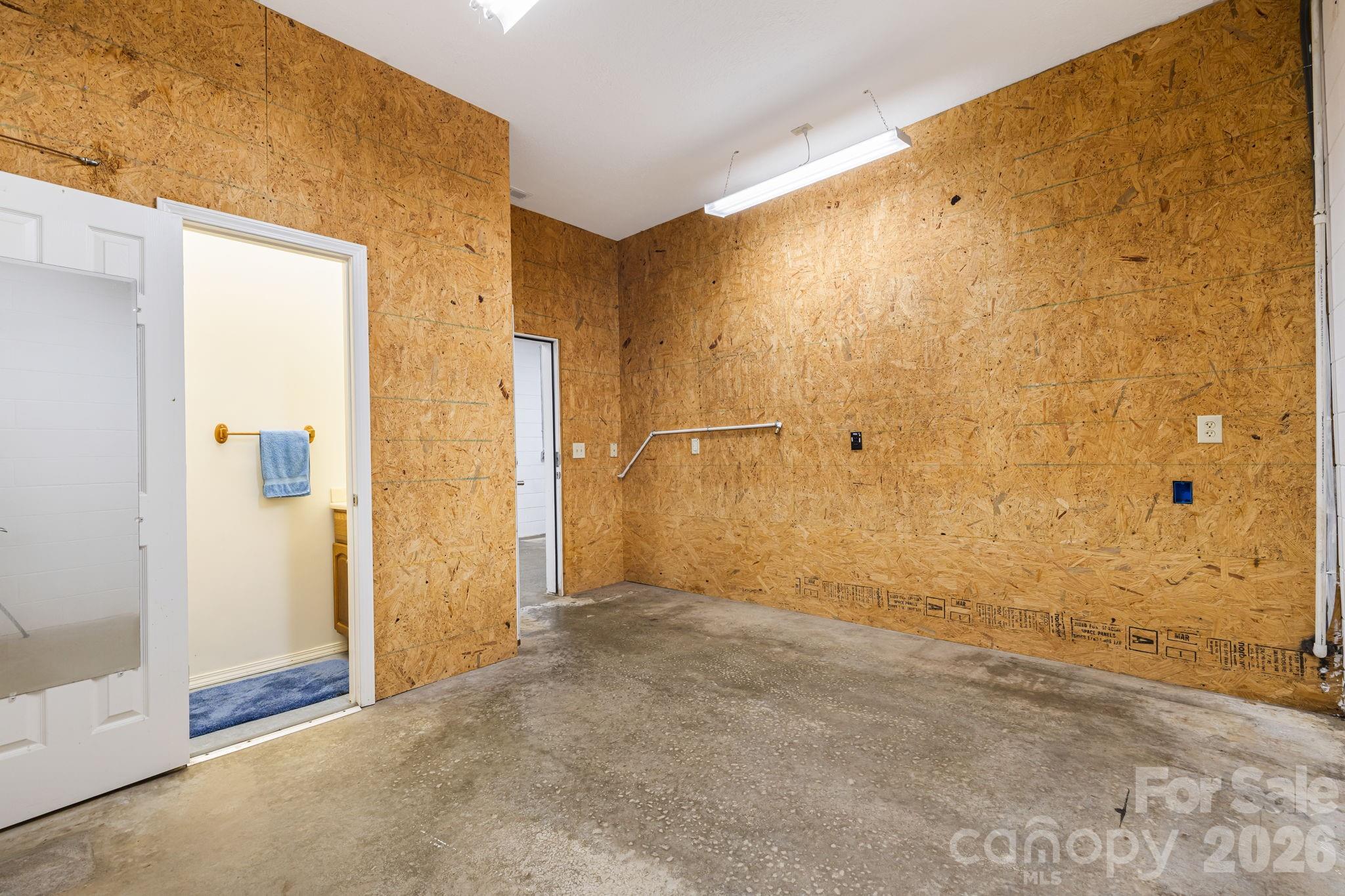 Shop and 1/2 bath - 299 Basswood Road, Hot Springs