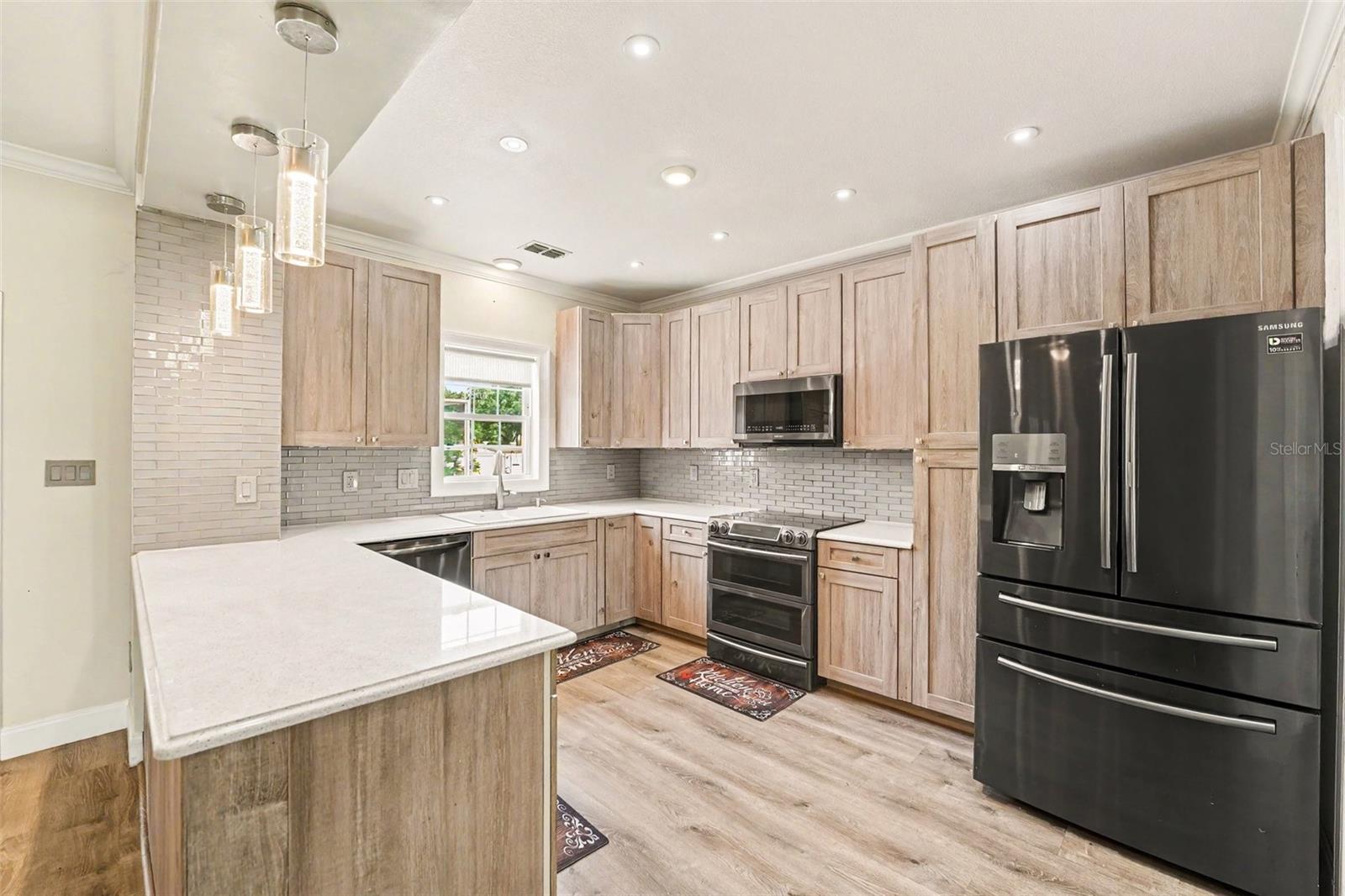 Single Family Residence at 100 SYLVANA CT, AUBURNDALE, photo 5 of 33