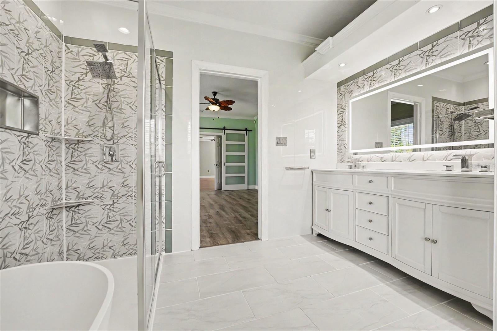 Single Family Residence at 100 SYLVANA CT, AUBURNDALE, photo 9 of 33
