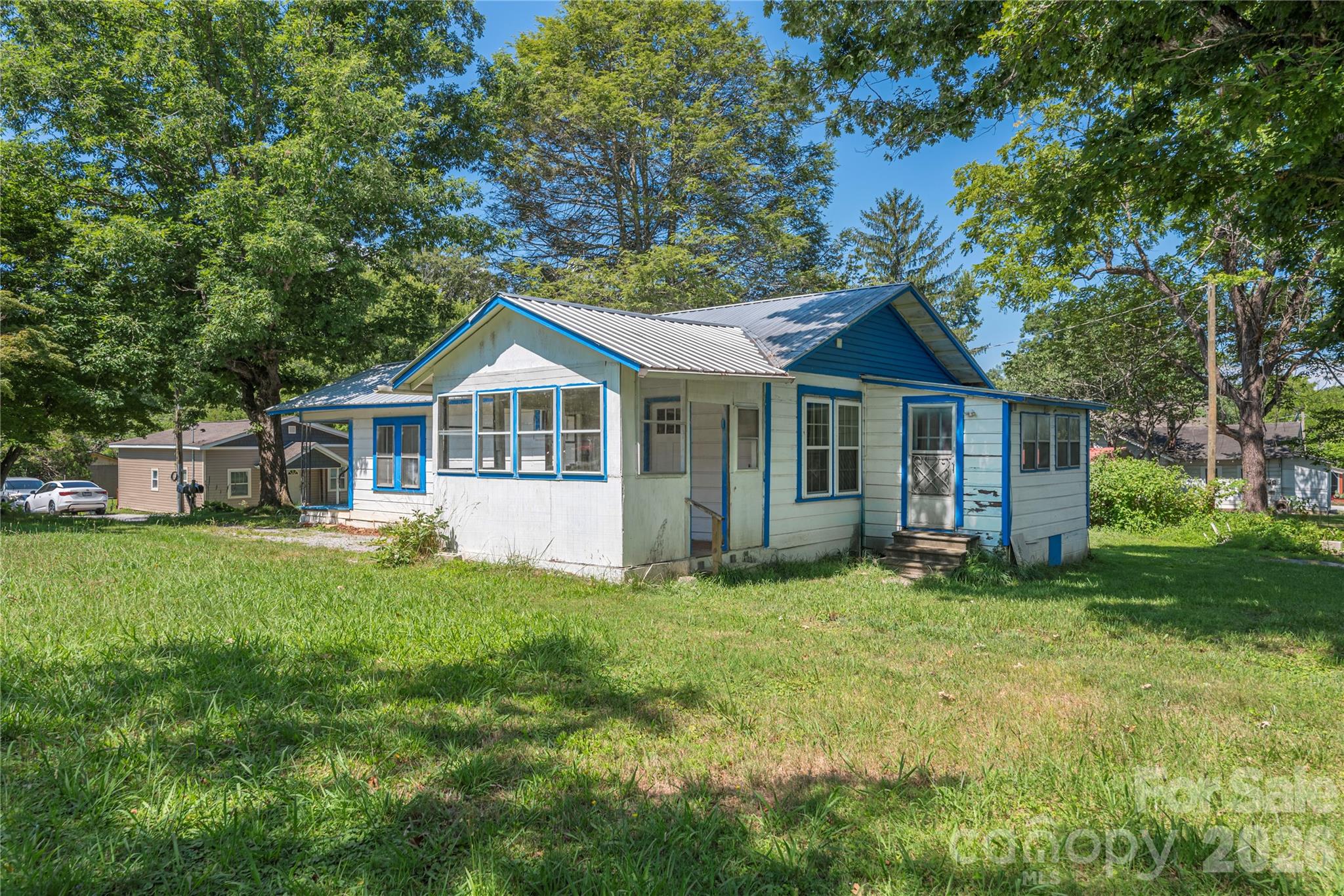 Single Family Residence at 308 Substation Street, Hendersonville, photo 4 of 17