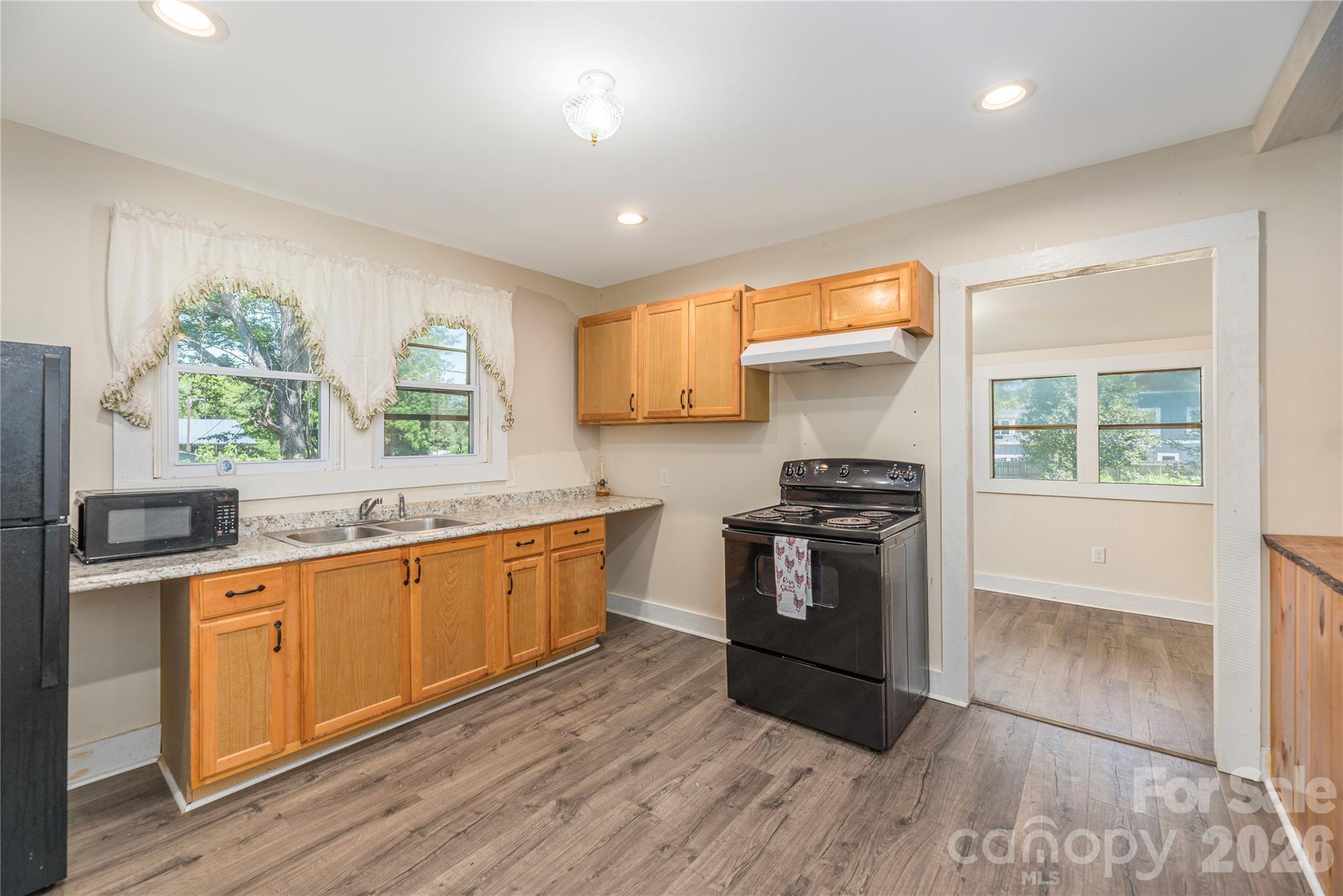 Single Family Residence at 308 Substation Street, Hendersonville, photo 11 of 17