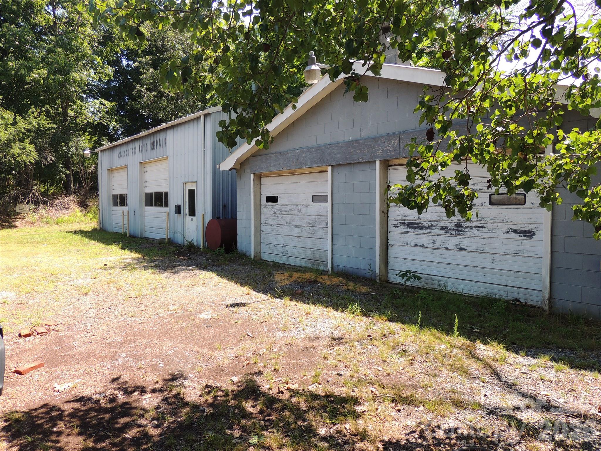 Garage - 632 Rock Corner Road, Forest City
