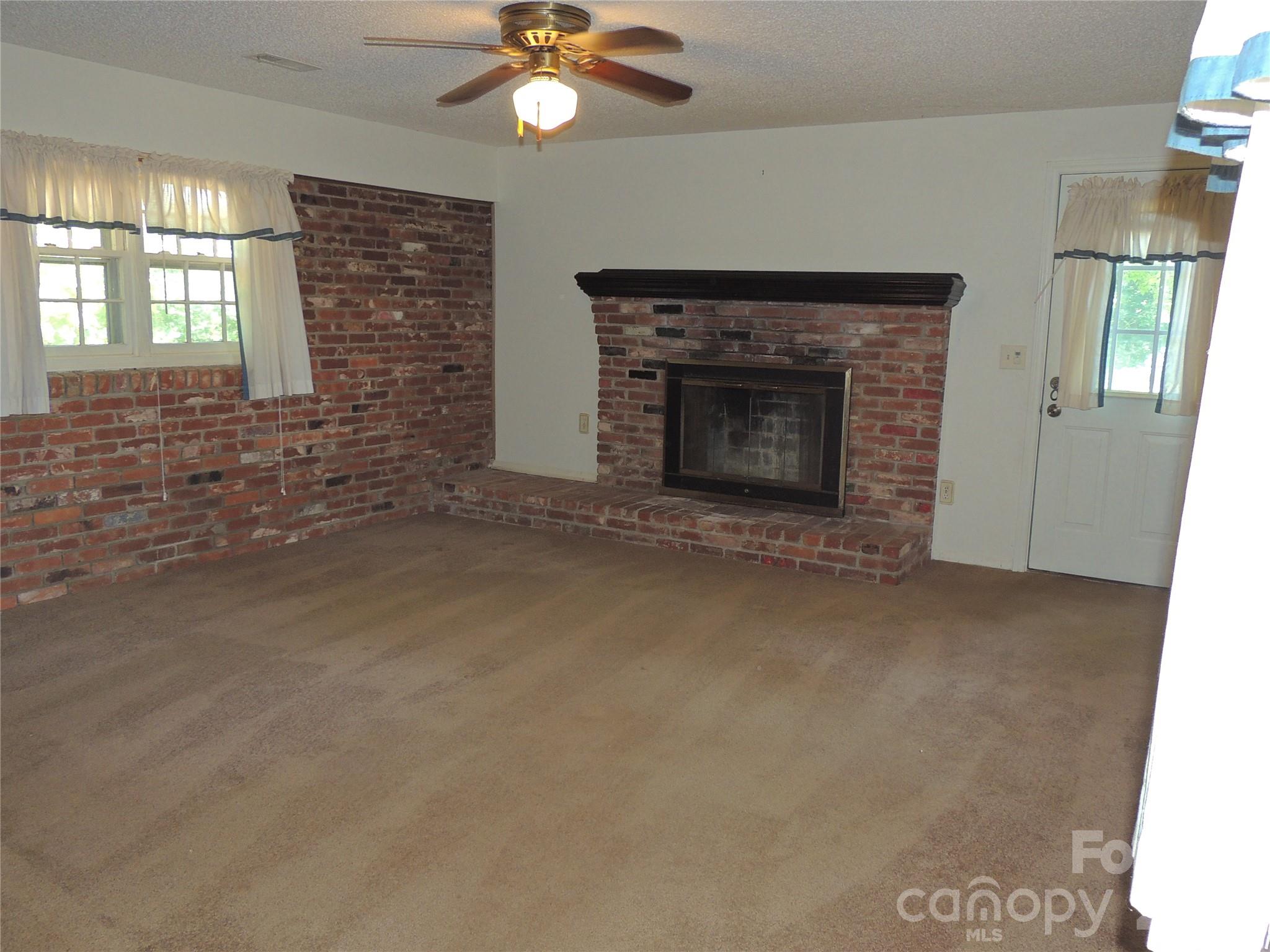 Family Room - 632 Rock Corner Road, Forest City