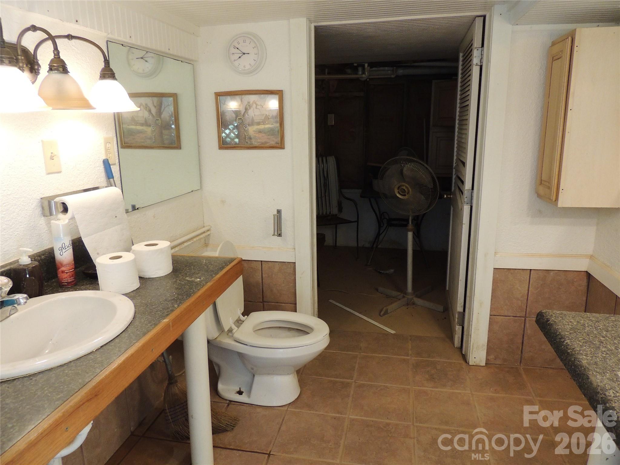 Guest House LL 1/2 Bath - 632 Rock Corner Road, Forest City