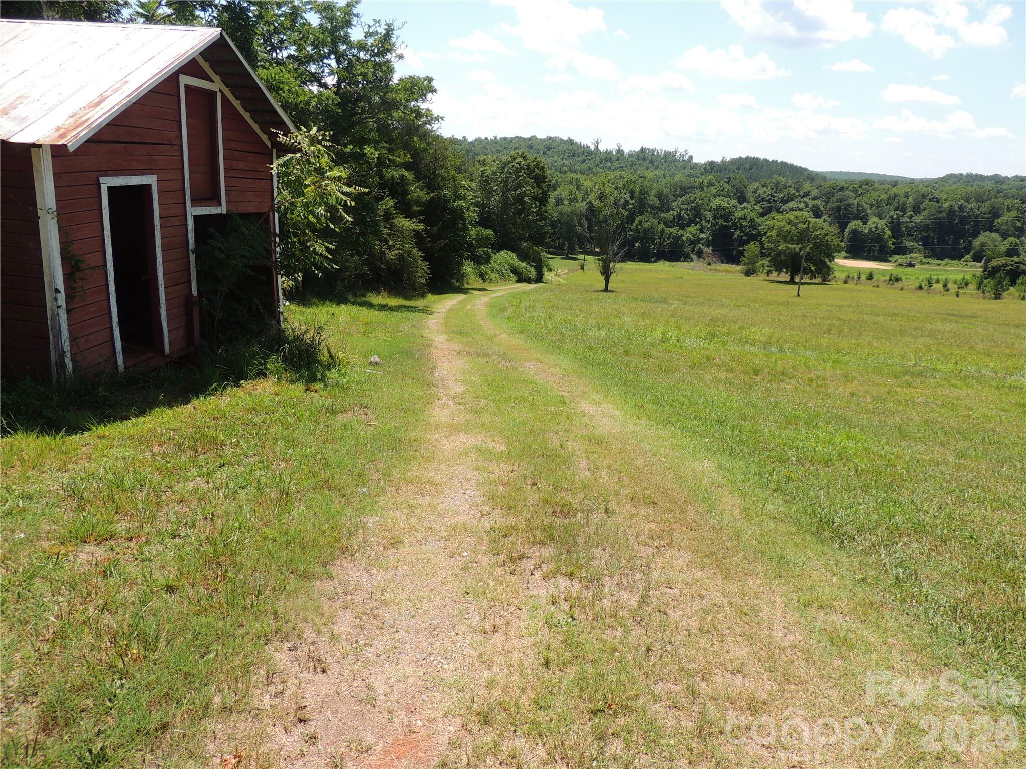 Road to River / Guest House - 632 Rock Corner Road, Forest City