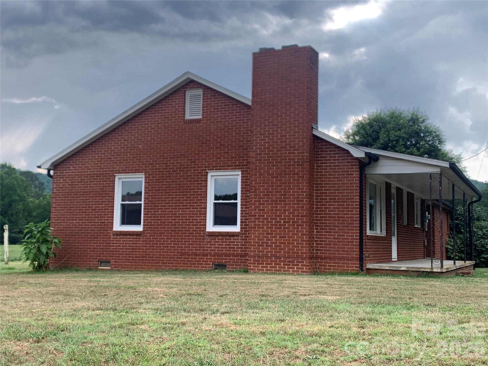 Single Family Residence at 6231 Nc 16 Highway N, Taylorsville, photo 4 of 29