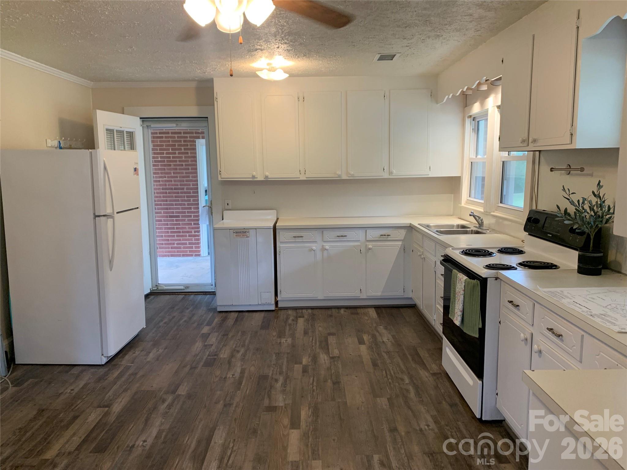 Single Family Residence at 6231 Nc 16 Highway N, Taylorsville, photo 12 of 29