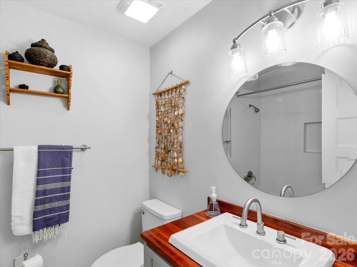 Bathroom #2 - 1280 Old Mine Fork Road, Burnsville