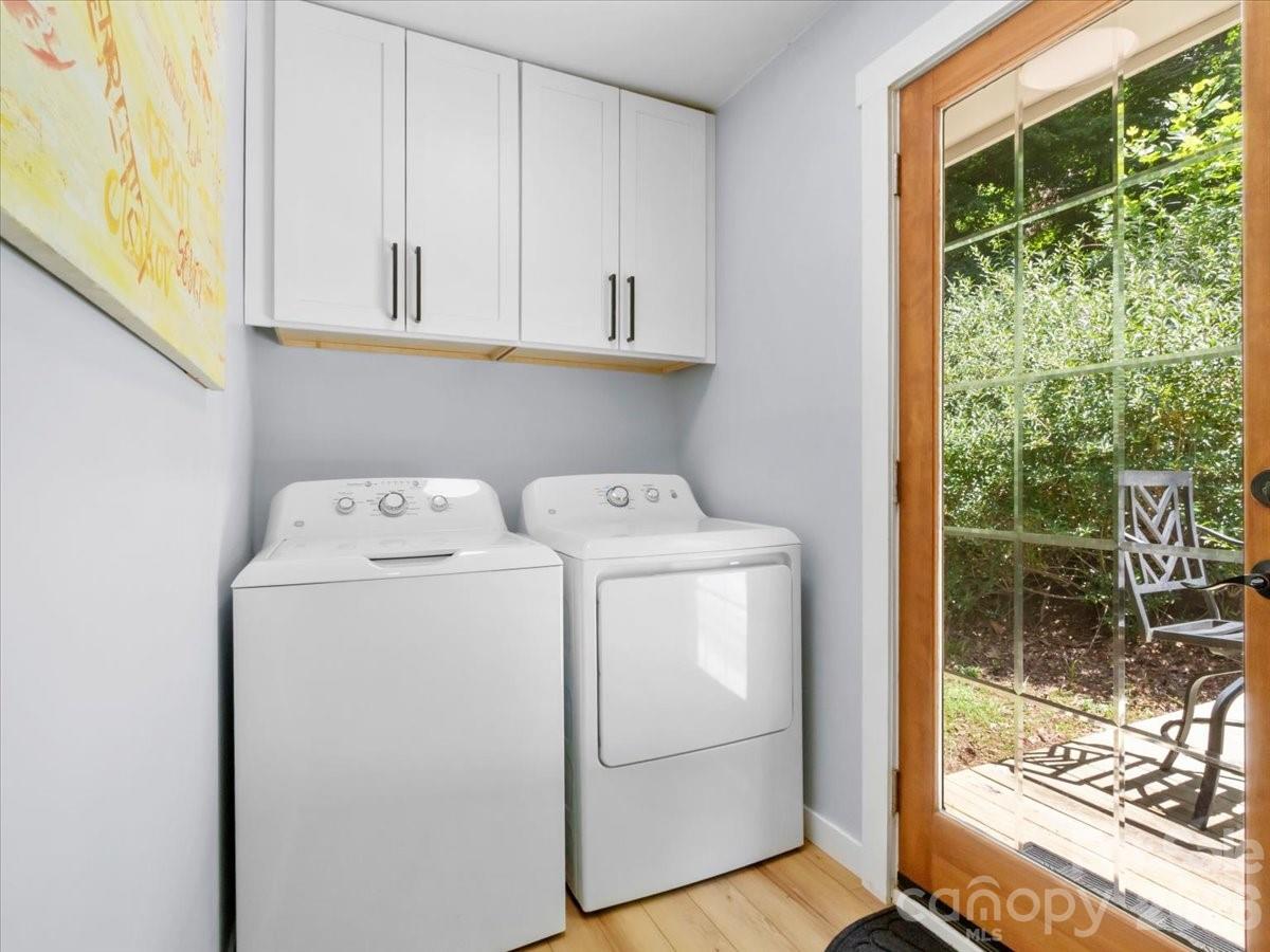 Laundry Room - 1280 Old Mine Fork Road, Burnsville