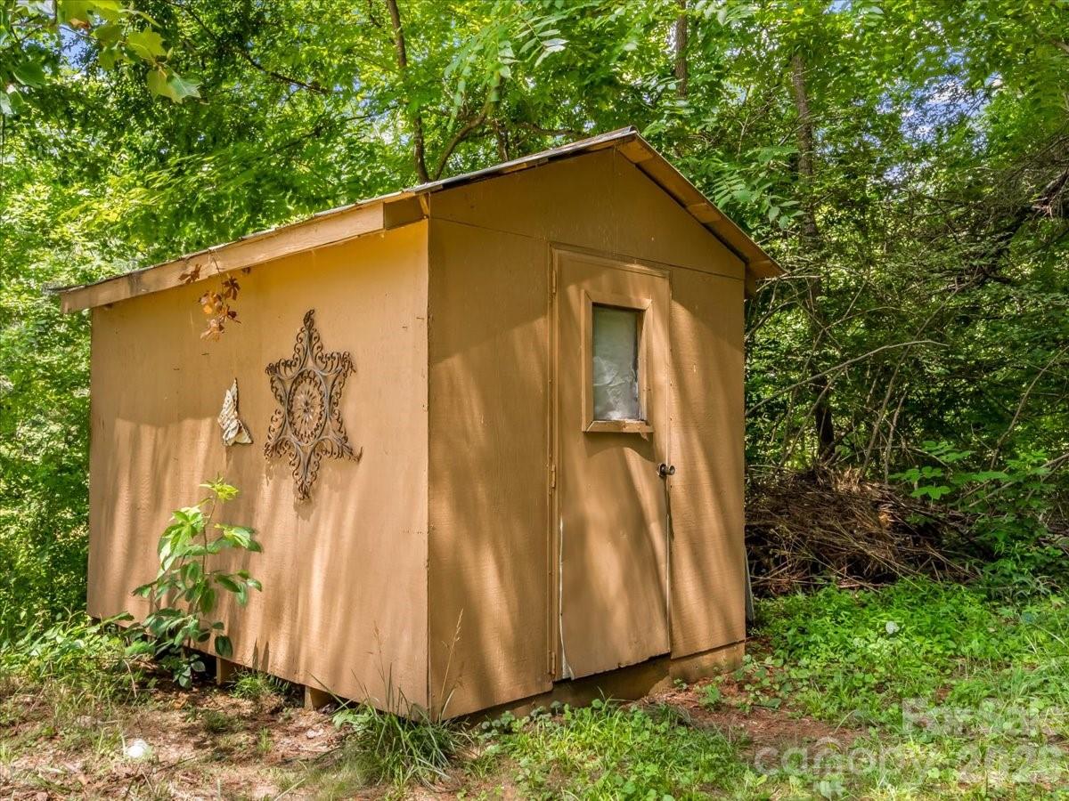 Storage Building - 1280 Old Mine Fork Road, Burnsville