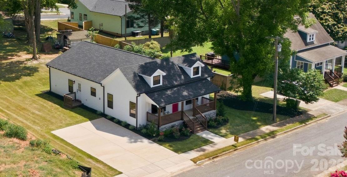 Single Family Residence at 203 Lee Street, Fort Mill, photo 3 of 38