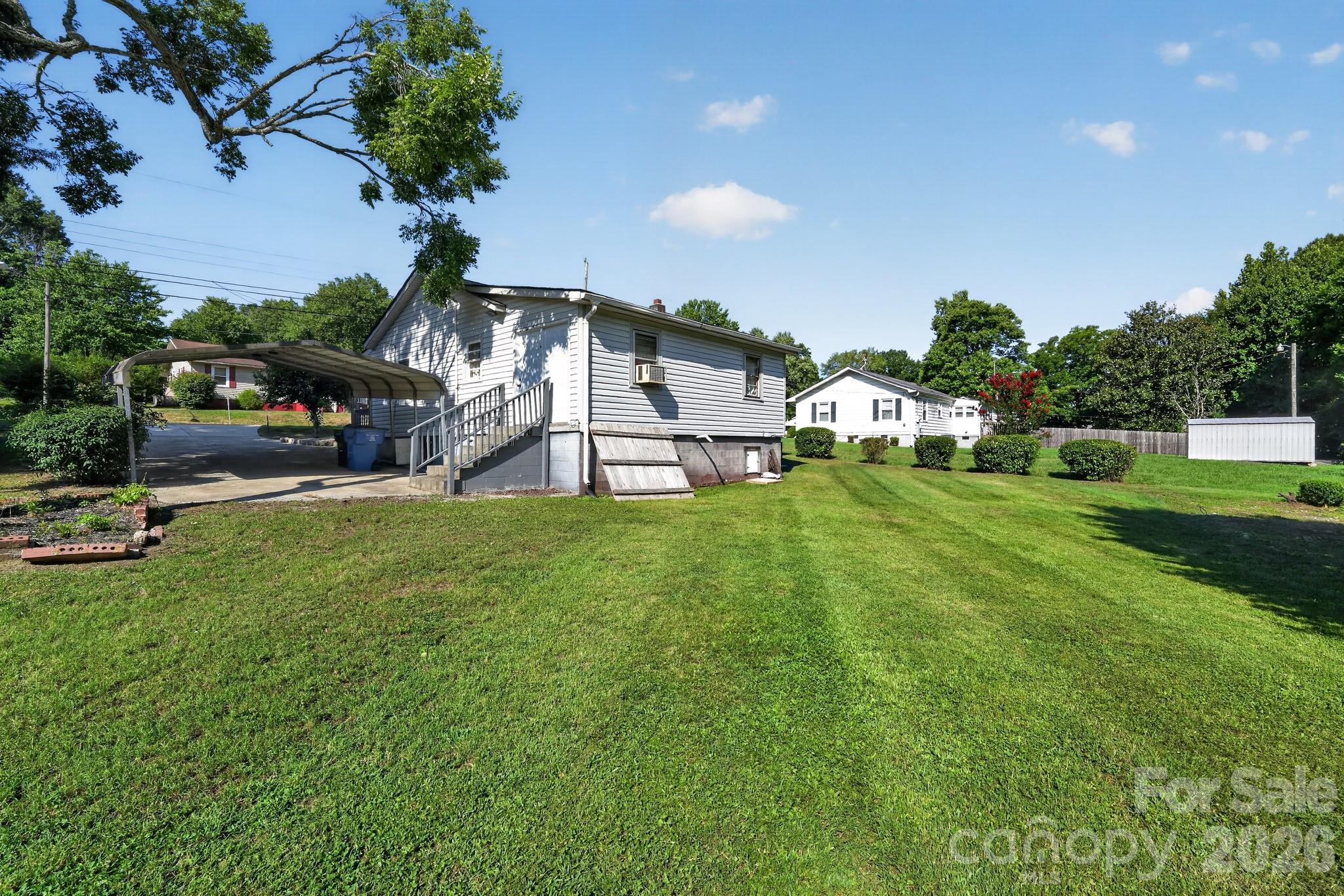 Single Family Residence at 2578 Simpson Road E, Burlington, photo 7 of 14