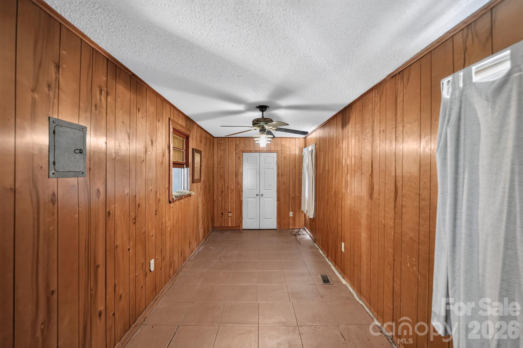 Single Family Residence at 2578 Simpson Road E, Burlington, photo 10 of 14