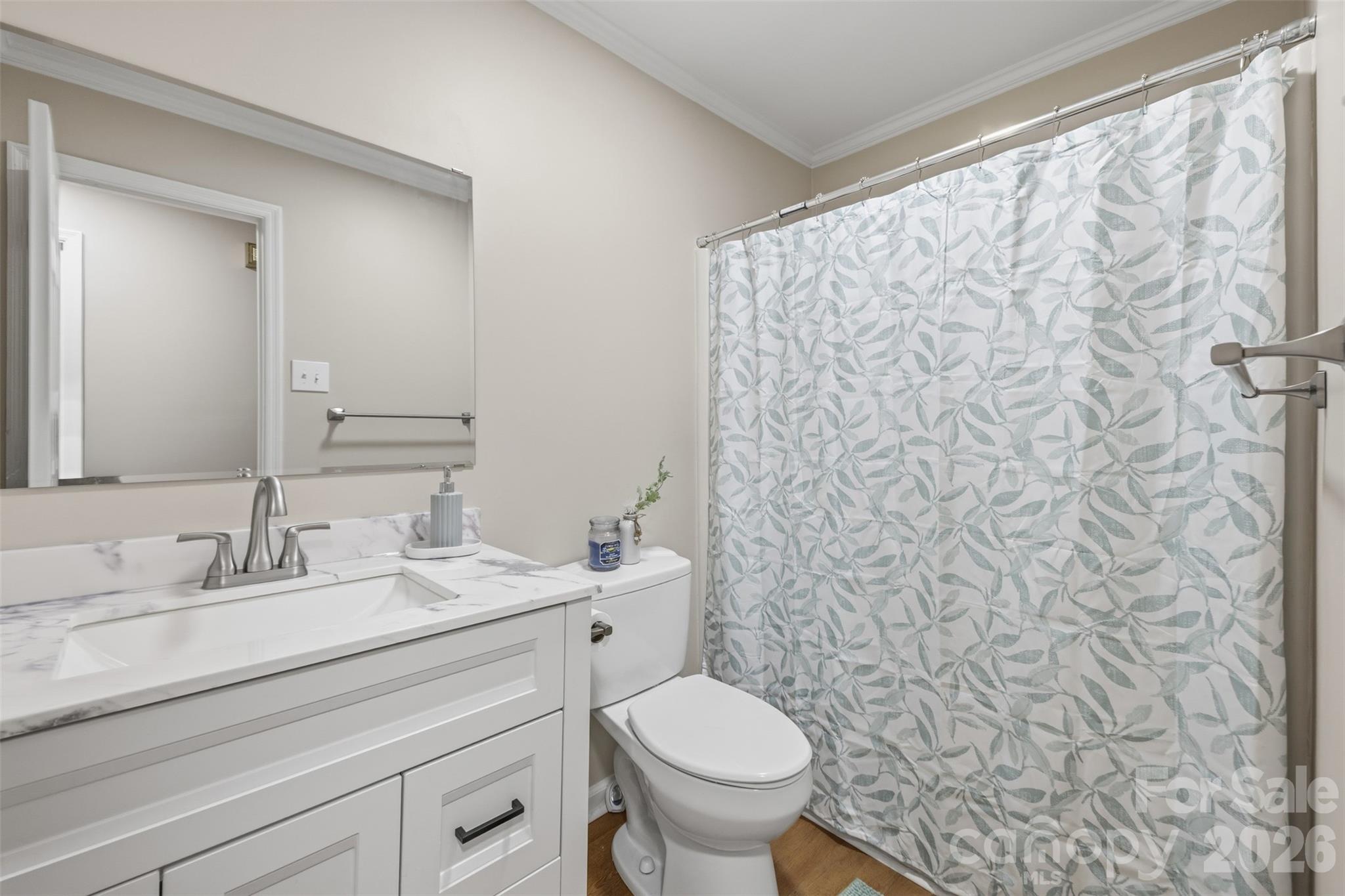 Upper Level Full Bath - 5381 Woodside Drive, Rock Hill