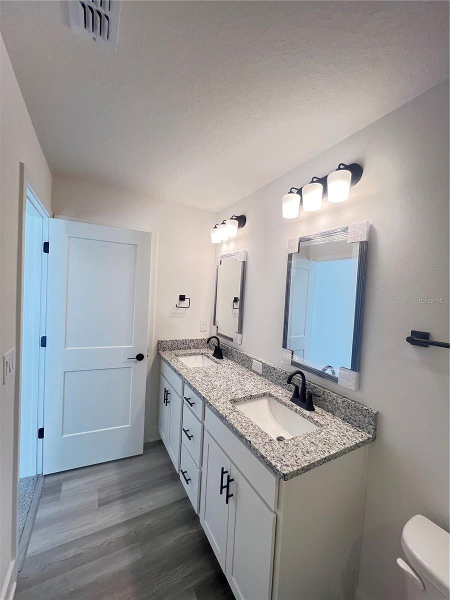master bathroom - 9443 HIGHLAND HILLS DR ST, HUDSON