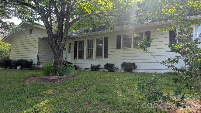 Single Family Residence at 616 Pineview Lakes Road, Chester, photo 2 of 25