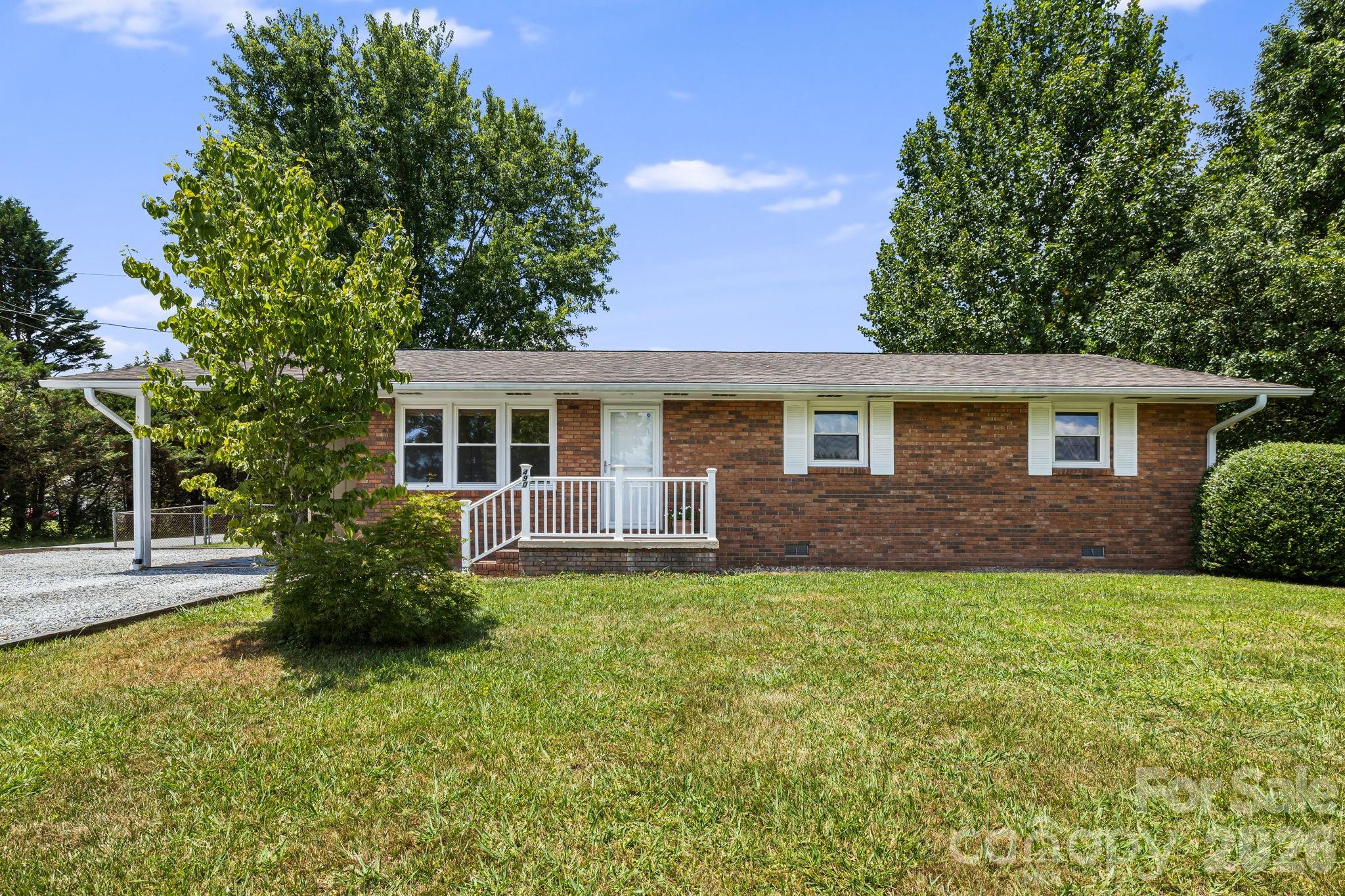 Single Family Residence at 490 ecusta Road, Brevard, photo 2 of 25