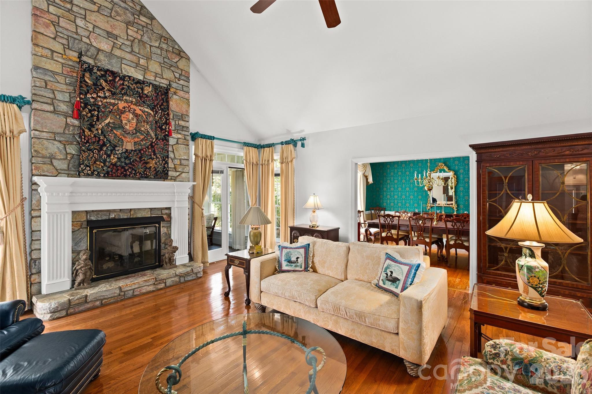 Single Family Residence at 217 Riverwood Drive, Lewisville, photo 6 of 46