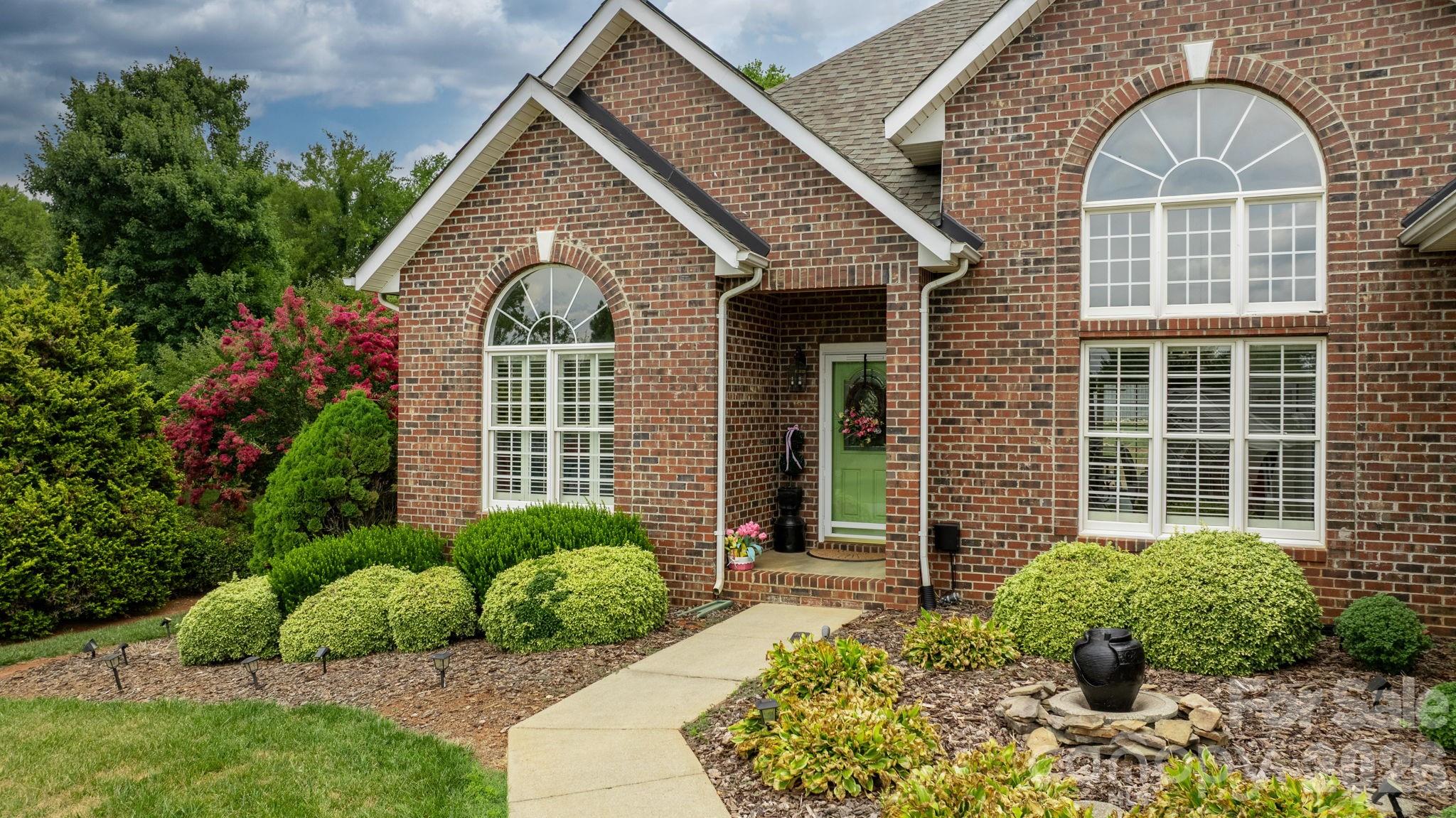 Single Family Residence at 3992 Brickfield Street, Hickory, photo 6 of 41
