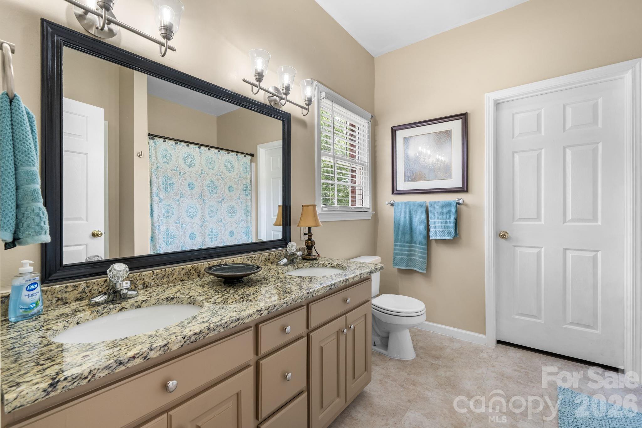 bain bedroom bathroom - 3992 Brickfield Street, Hickory