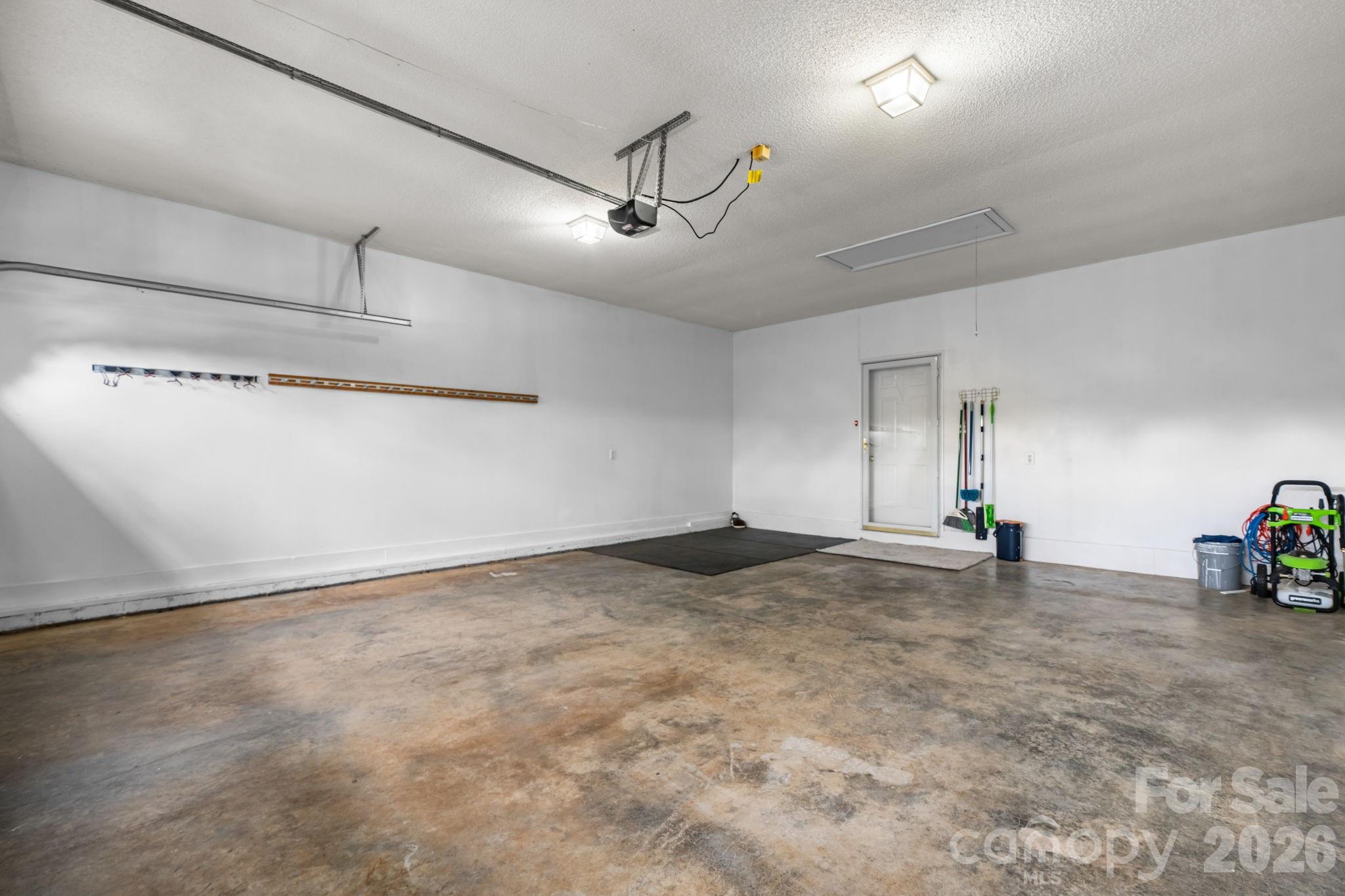 2 car garage - 3992 Brickfield Street, Hickory