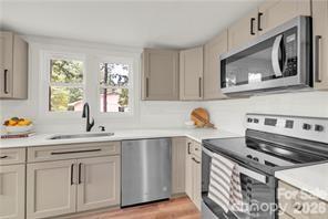 Single Family Residence at 515 Roberts Avenue, York, photo 7 of 15