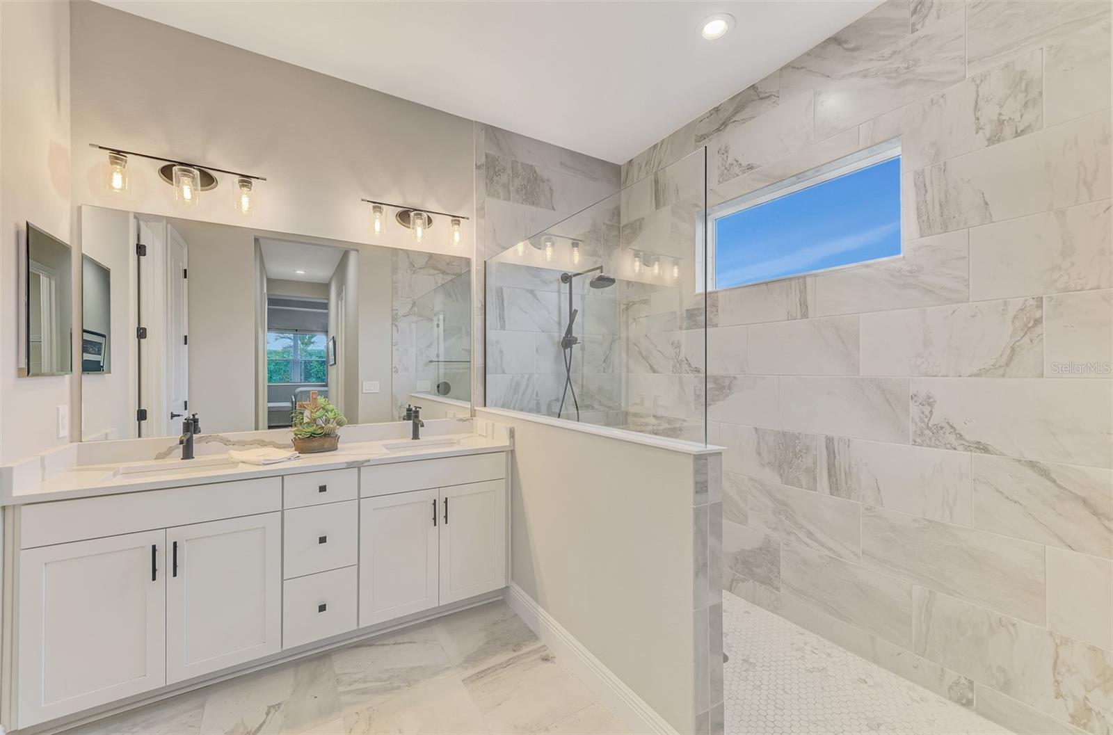 Master Bathroom en-suite - 12365 VIESTE CT, VENICE