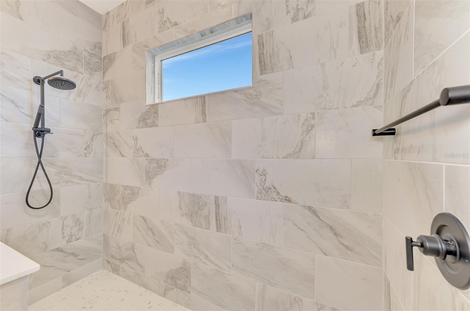Large Walk-in Shower - 12365 VIESTE CT, VENICE
