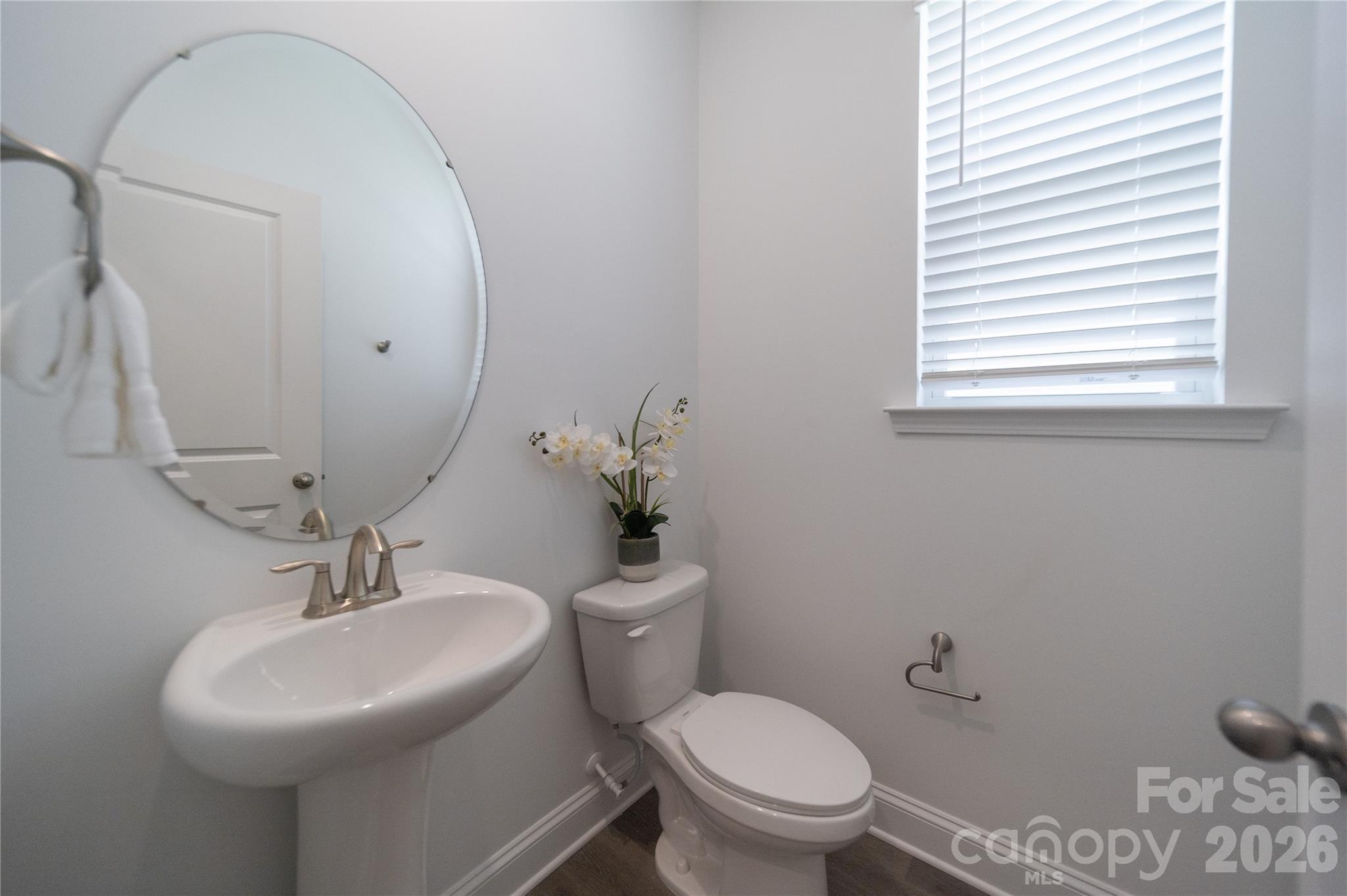 Single Family Residence at 4986 Twin River Drive, Denver, photo 7 of 38