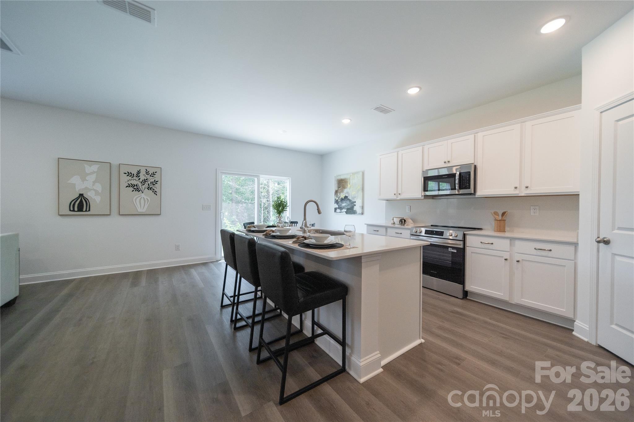 Single Family Residence at 4986 Twin River Drive, Denver, photo 8 of 38