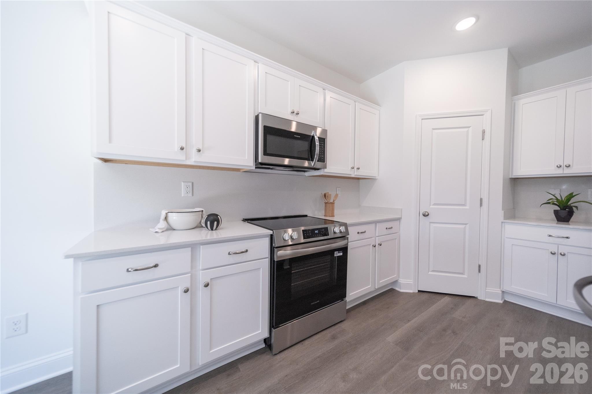 Single Family Residence at 4986 Twin River Drive, Denver, photo 12 of 38