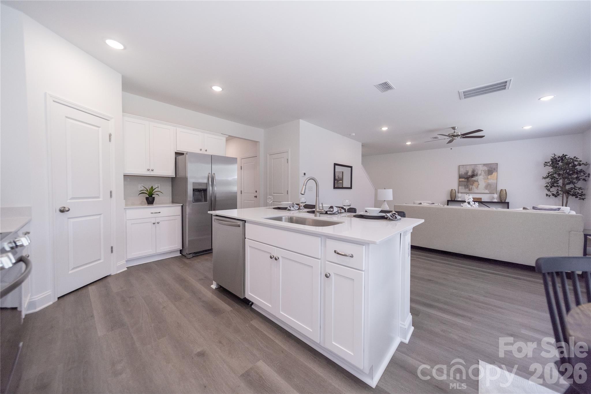 Single Family Residence at 4986 Twin River Drive, Denver, photo 13 of 38
