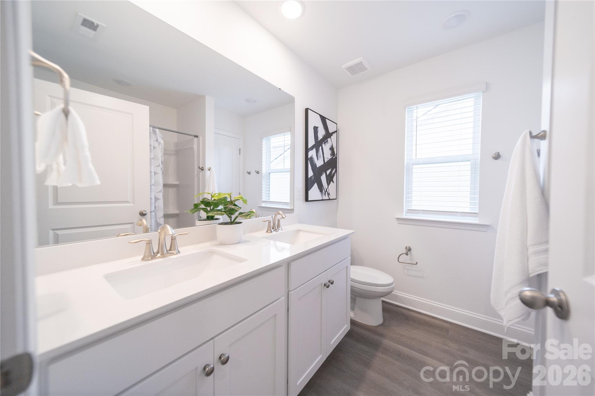 Single Family Residence at 4986 Twin River Drive, Denver, photo 20 of 38
