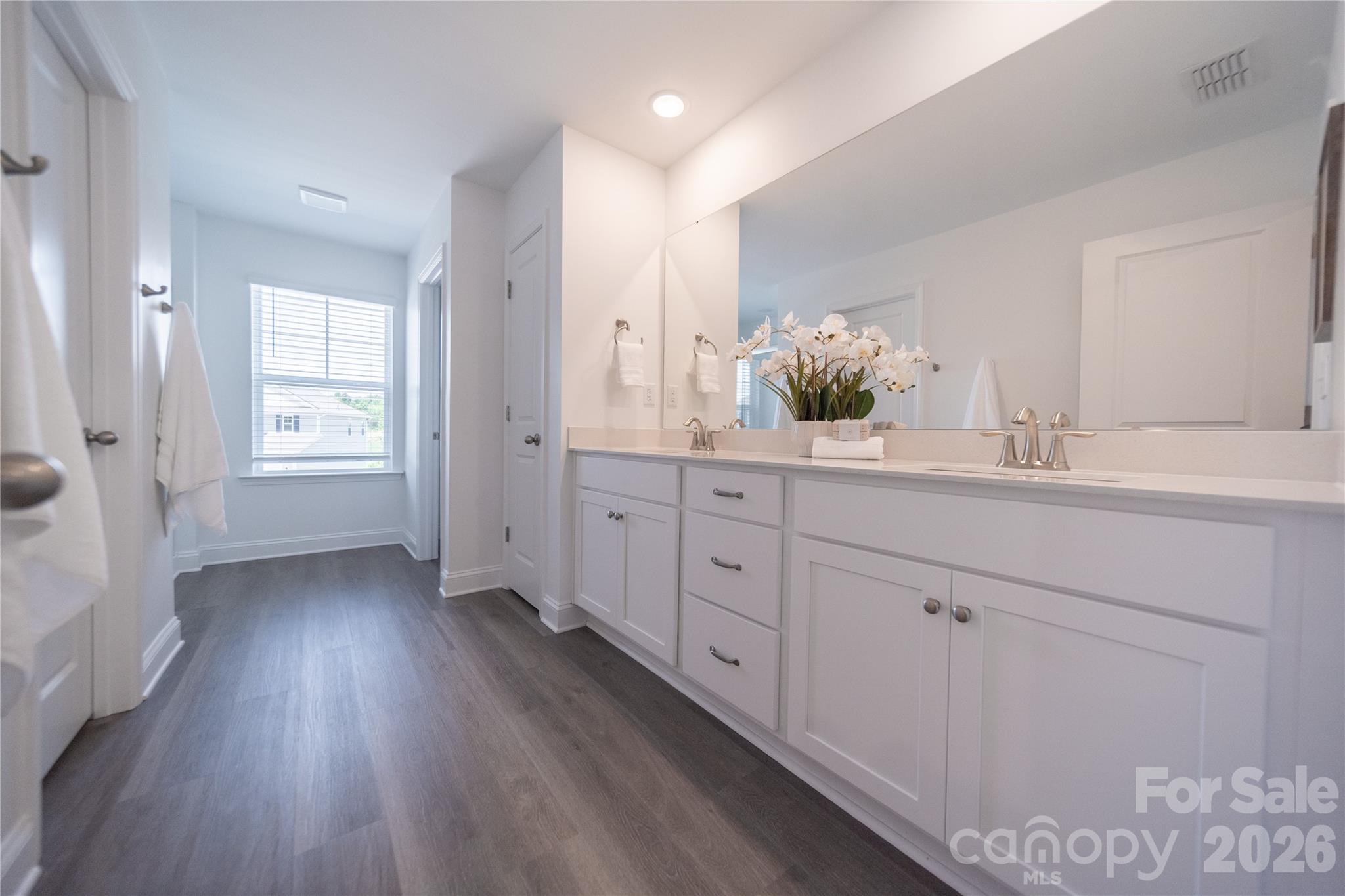 Single Family Residence at 4986 Twin River Drive, Denver, photo 26 of 38