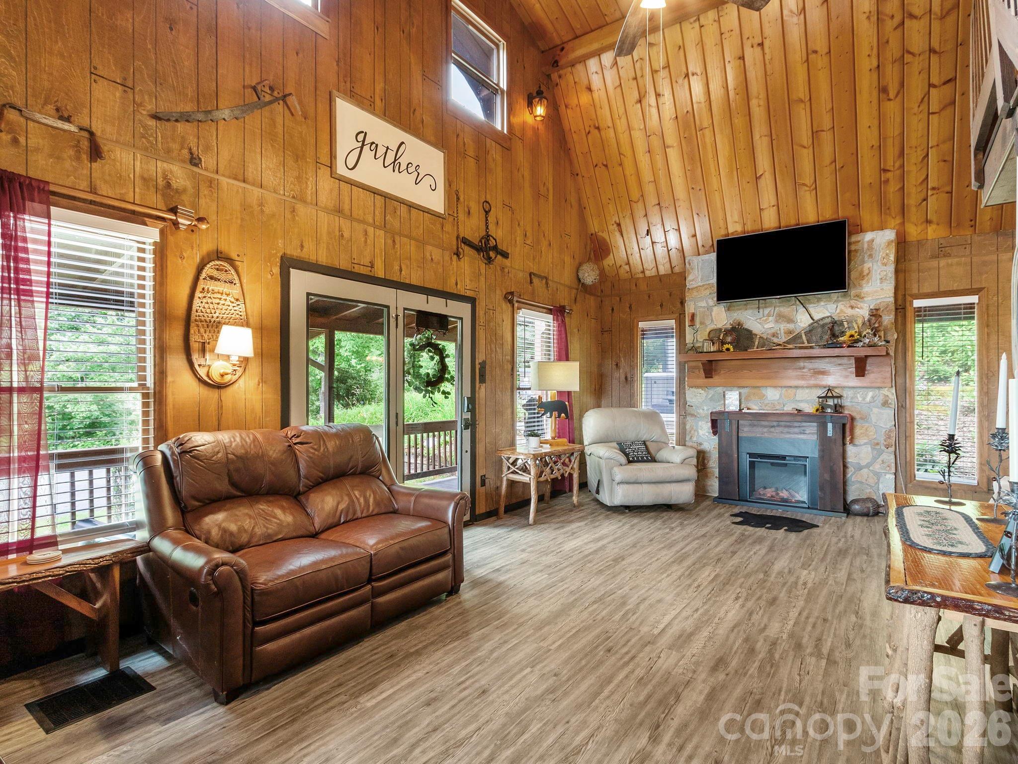 Living Room - 1901 Blue Rock Road, Burnsville