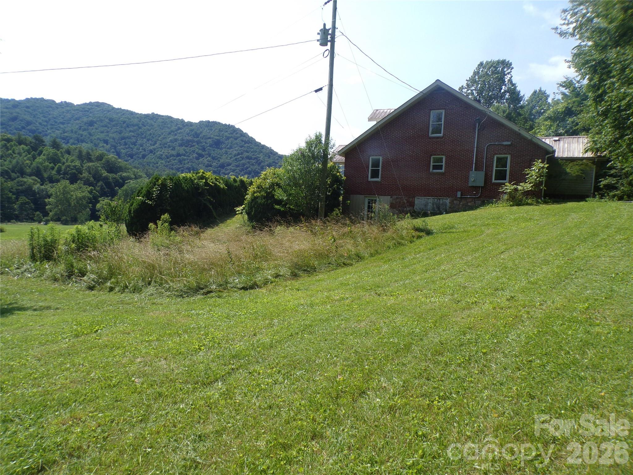 Side view of home and yard - 145 Kirks Drive, Hot Springs