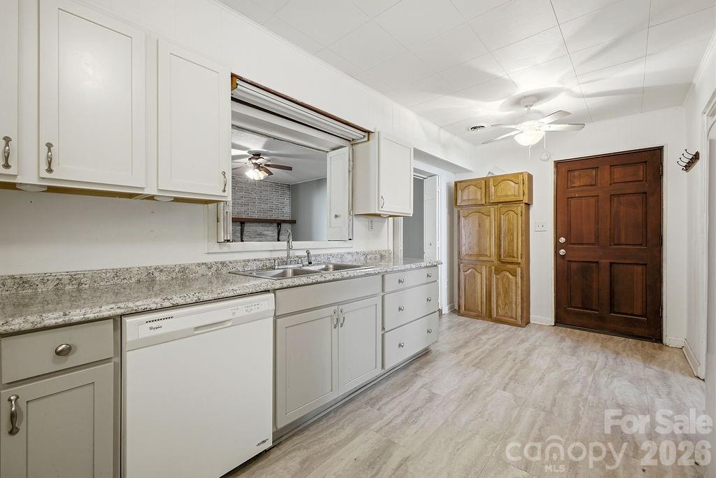 Single Family Residence at 88 Lost Creek Drive, Flat Rock, photo 5 of 34
