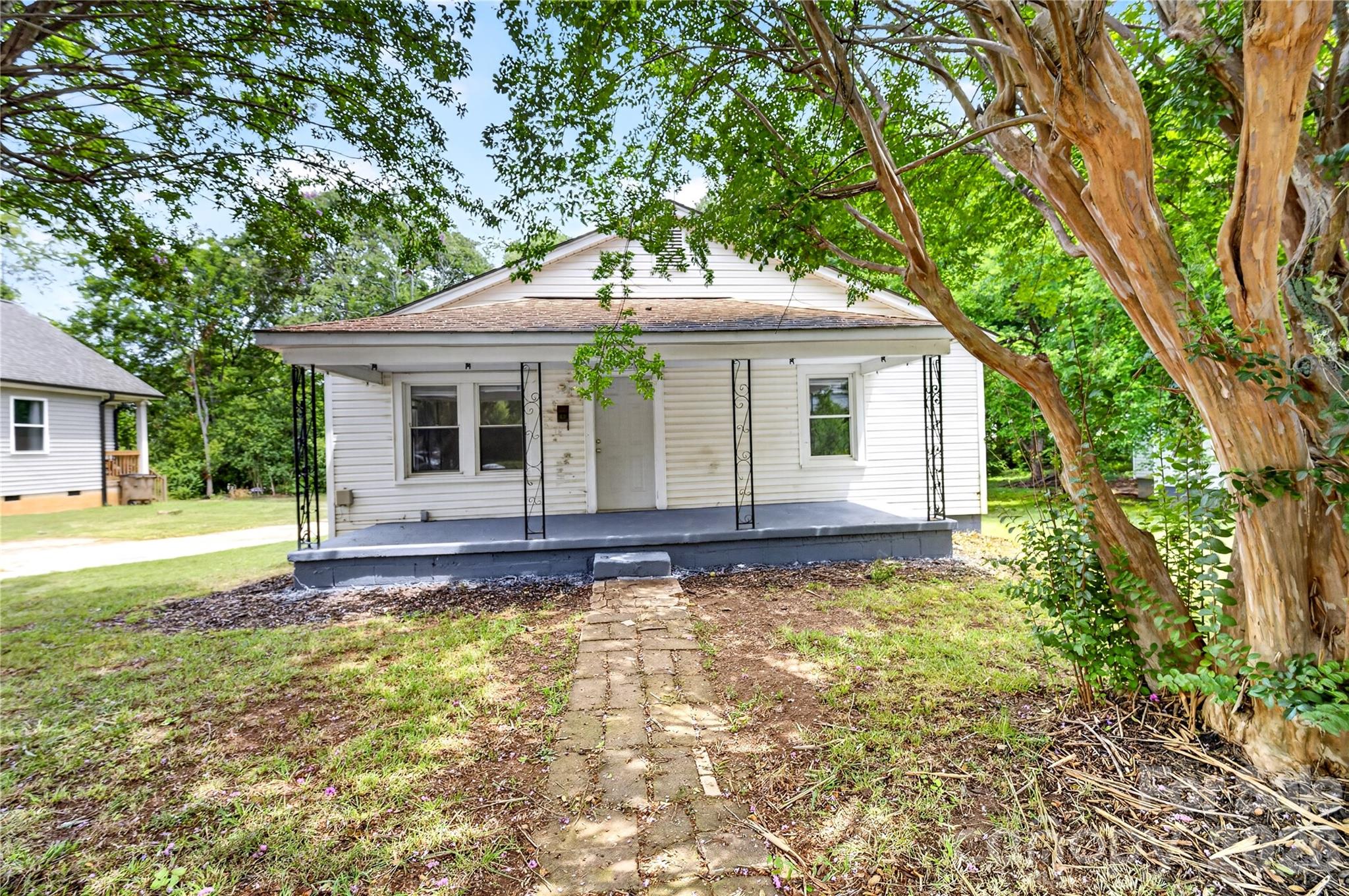 216 W Shannonhouse Street