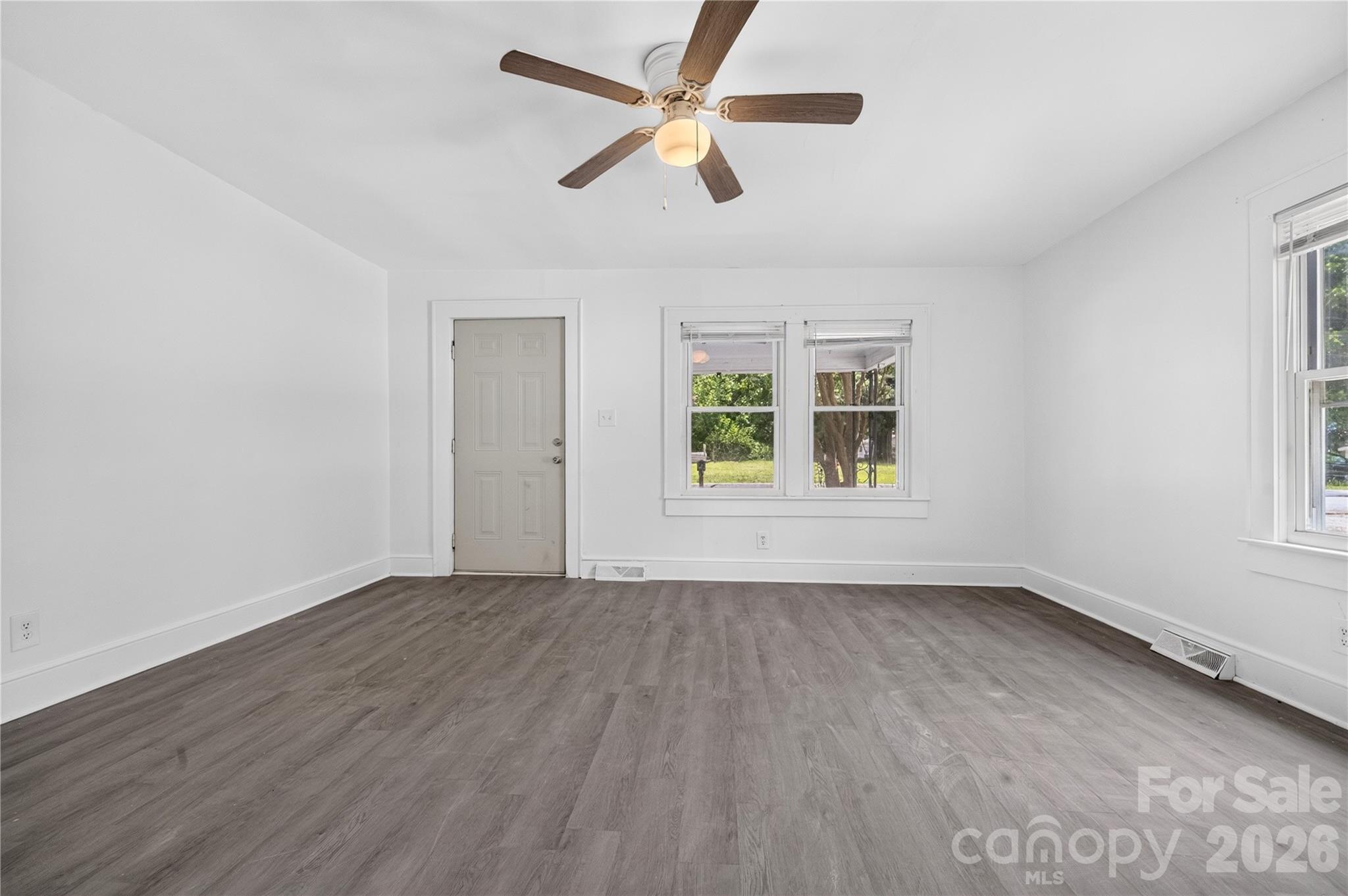 Single Family Residence at 216 W Shannonhouse Street, Shelby, photo 8 of 38